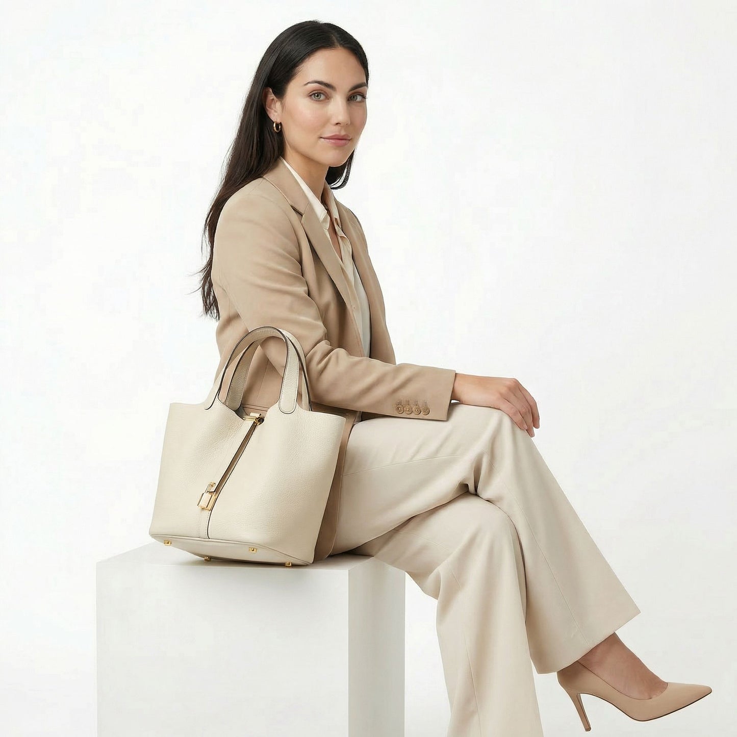 Maëlle | Women’s Leather Bucket Bag with Lock Detail