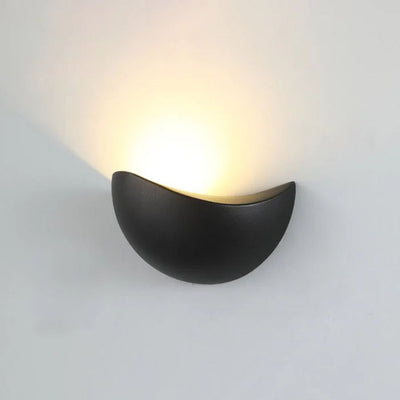 IP65 Half-Round LED Wall Sconce - Black / Warm Light (3000K)