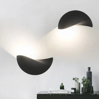 IP65 Half-Round LED Wall Sconce - Black / Warm Light (3000K)