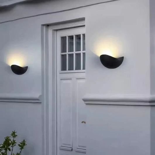 IP65 Half-Round LED Wall Sconce - Black / Warm Light (3000K)